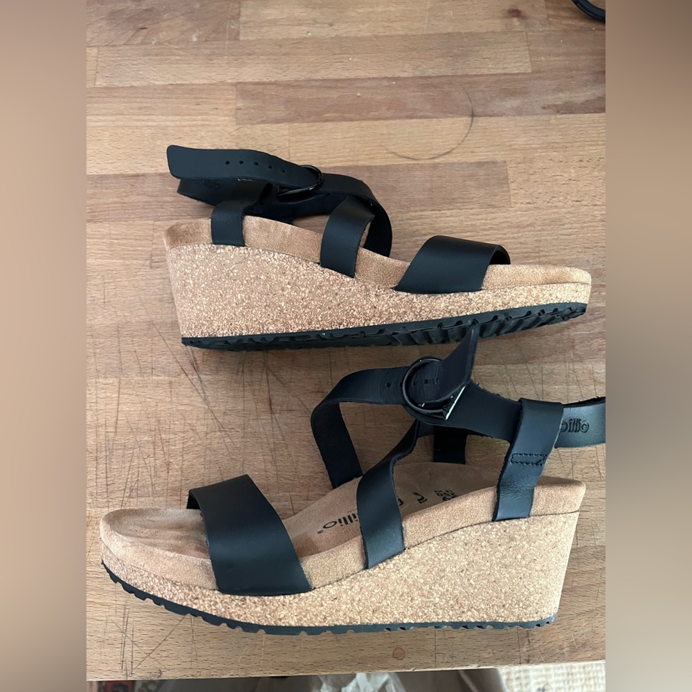 Birkenstock Sibyl strapped wedge heel sandal. 39 / 8.5